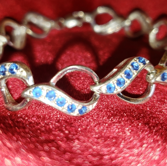 Sterling Silver Artist Signed Blue Stone Bracelet. - Picture 2 of 8